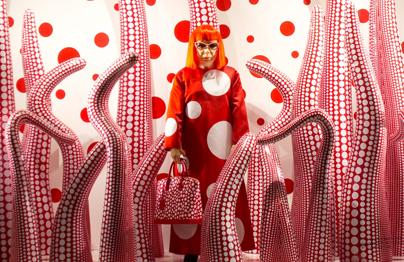 La magnífica fusión entre el arte de Yayoi Kusama y diseños de Vuitton -  Arte y Teatro - Cultura 